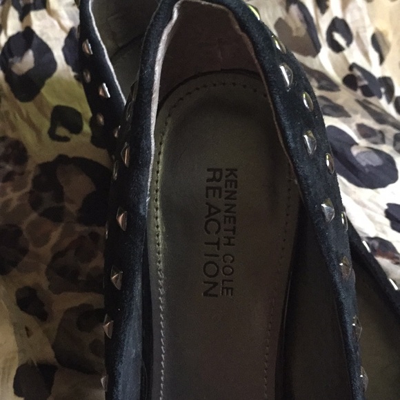 Women’s low heeled shoe - Picture 2 of 3